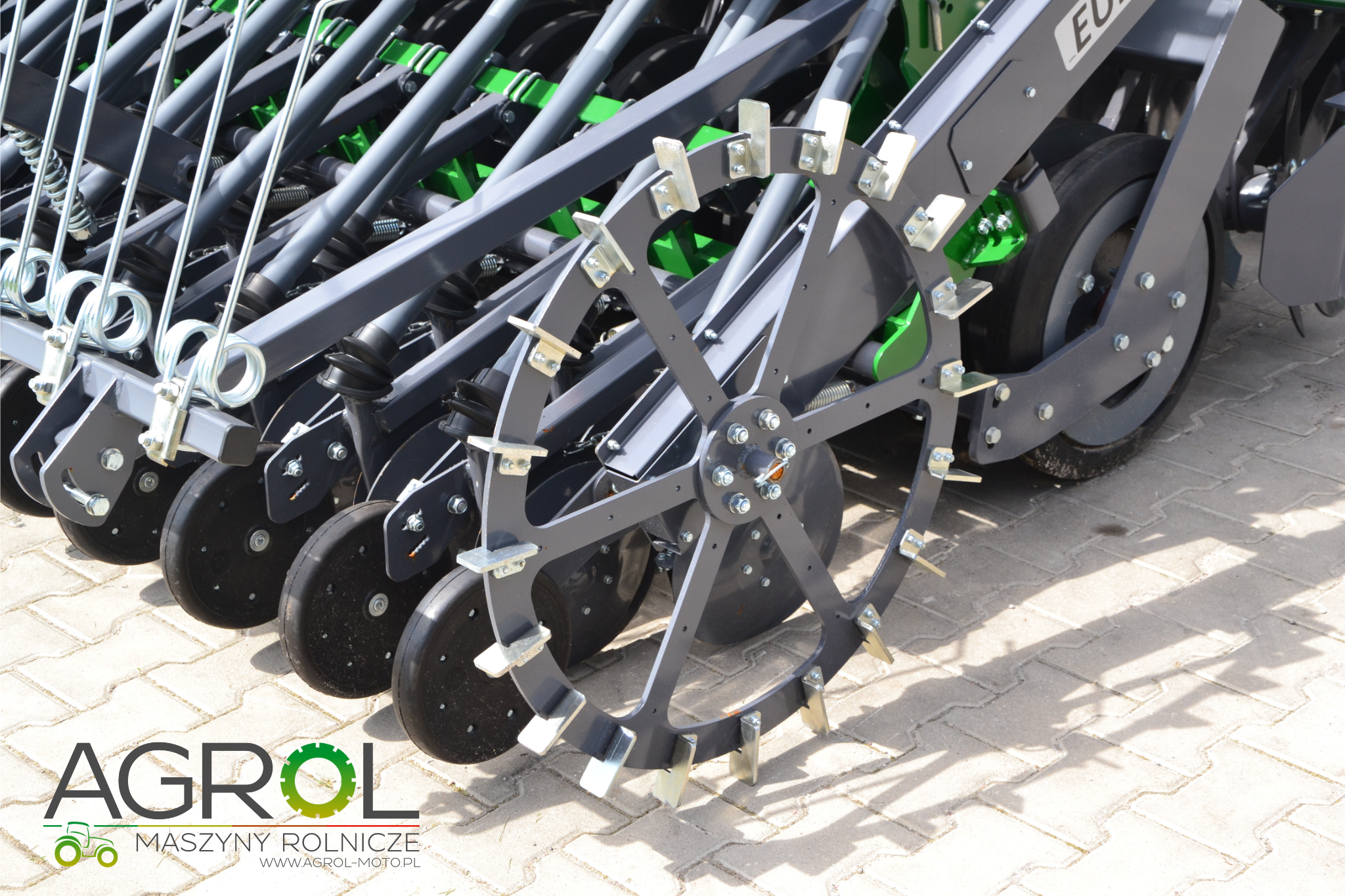 Siewnik nabudowany EURO-MASZ 3.0m - obrazek 7