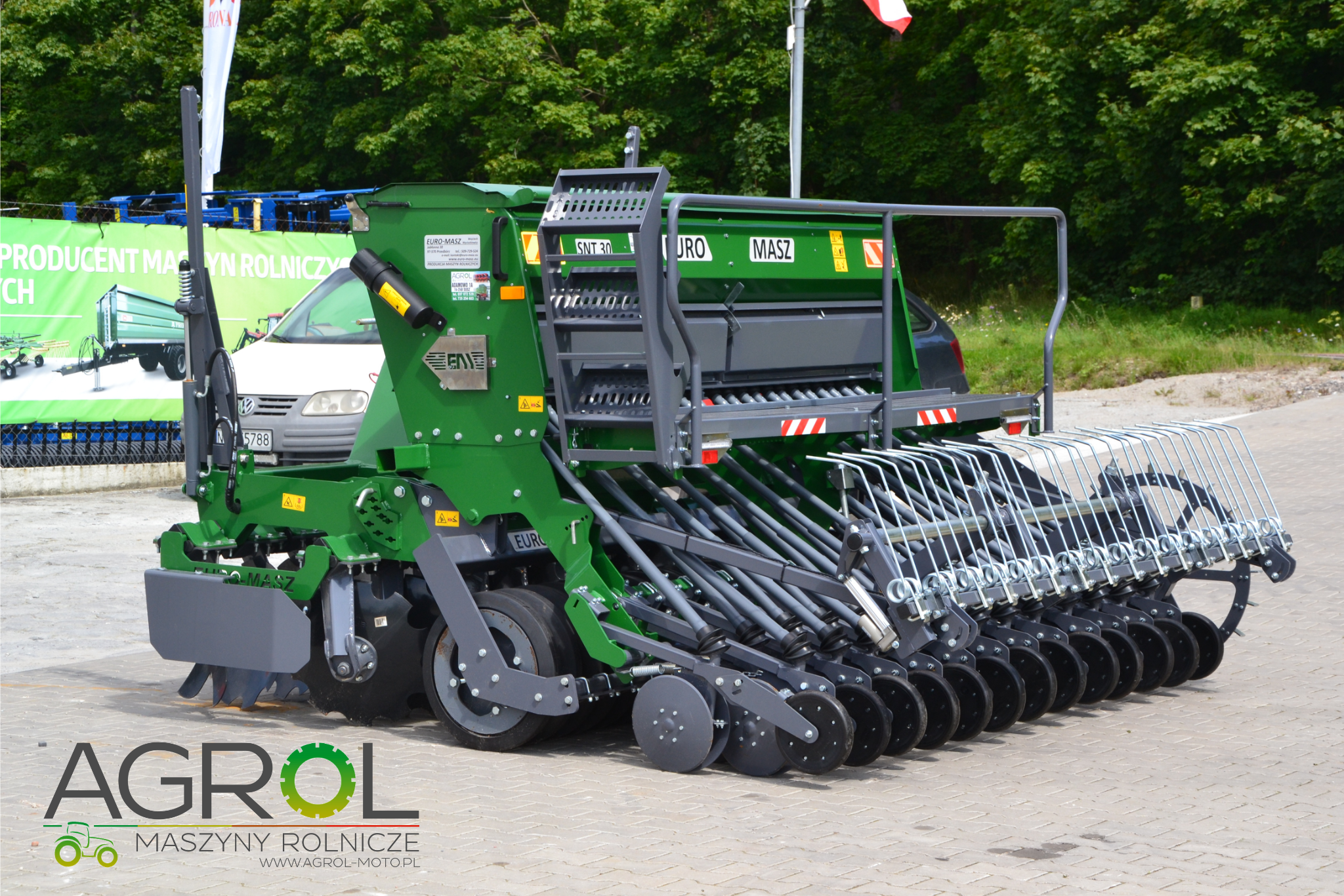 Siewnik nabudowany EURO-MASZ 3.0m - obrazek 4