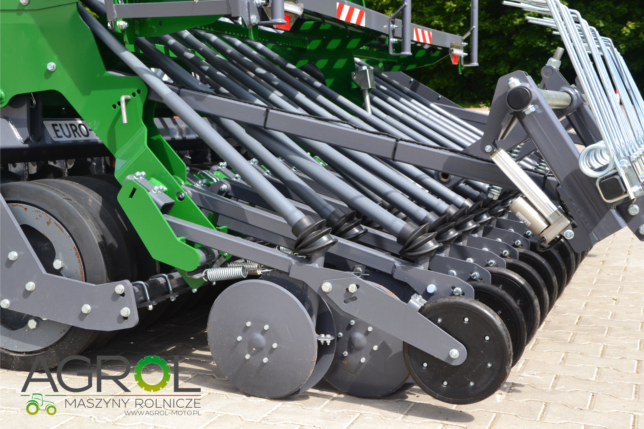 Siewnik nabudowany EURO-MASZ 3.0m - obrazek 6